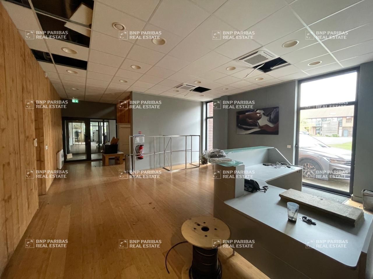 1173 m² pour ce bureaux en location à Wambrechies