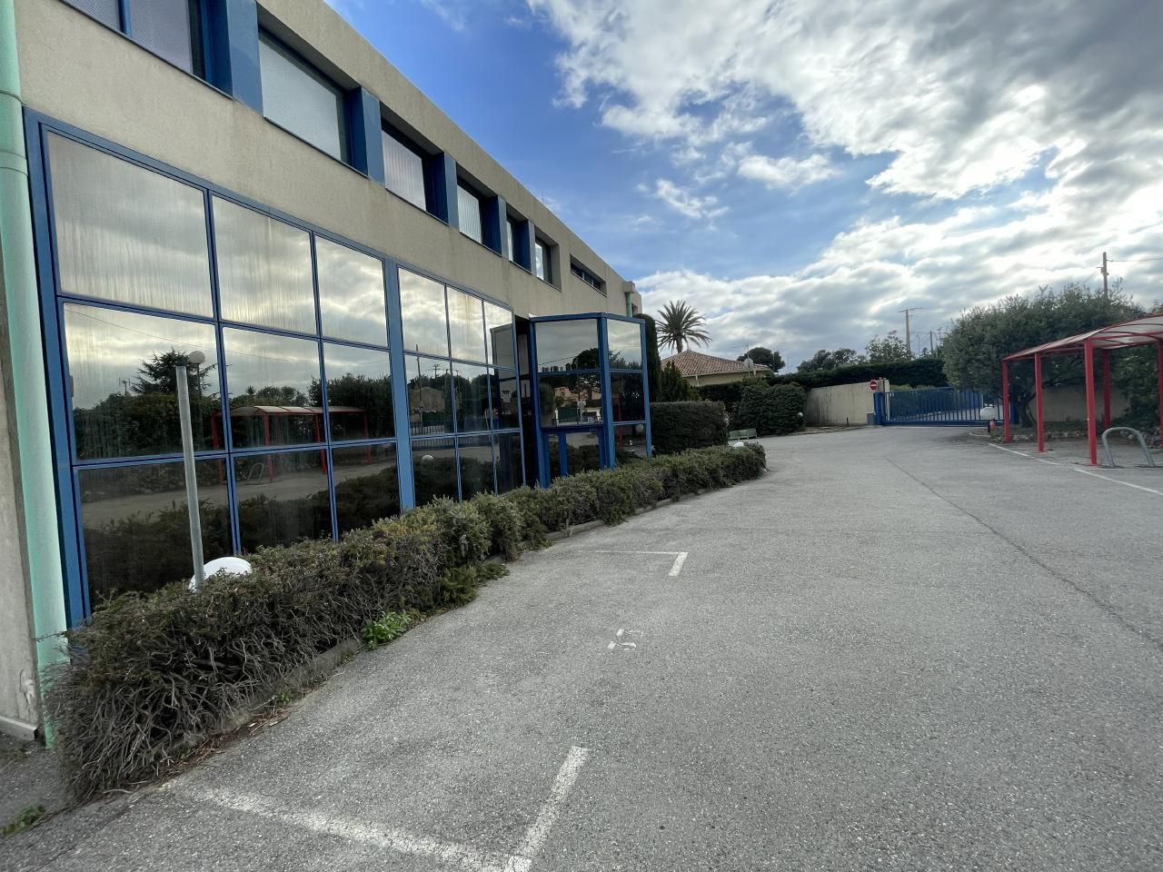 Location Activité 224 m² non divisibles 06700 Saint-laurent-du-var