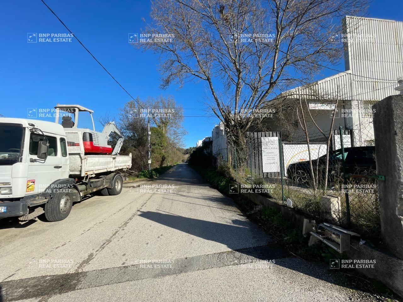 1200 m² pour ce activité en location à Mandelieu-la-napoule