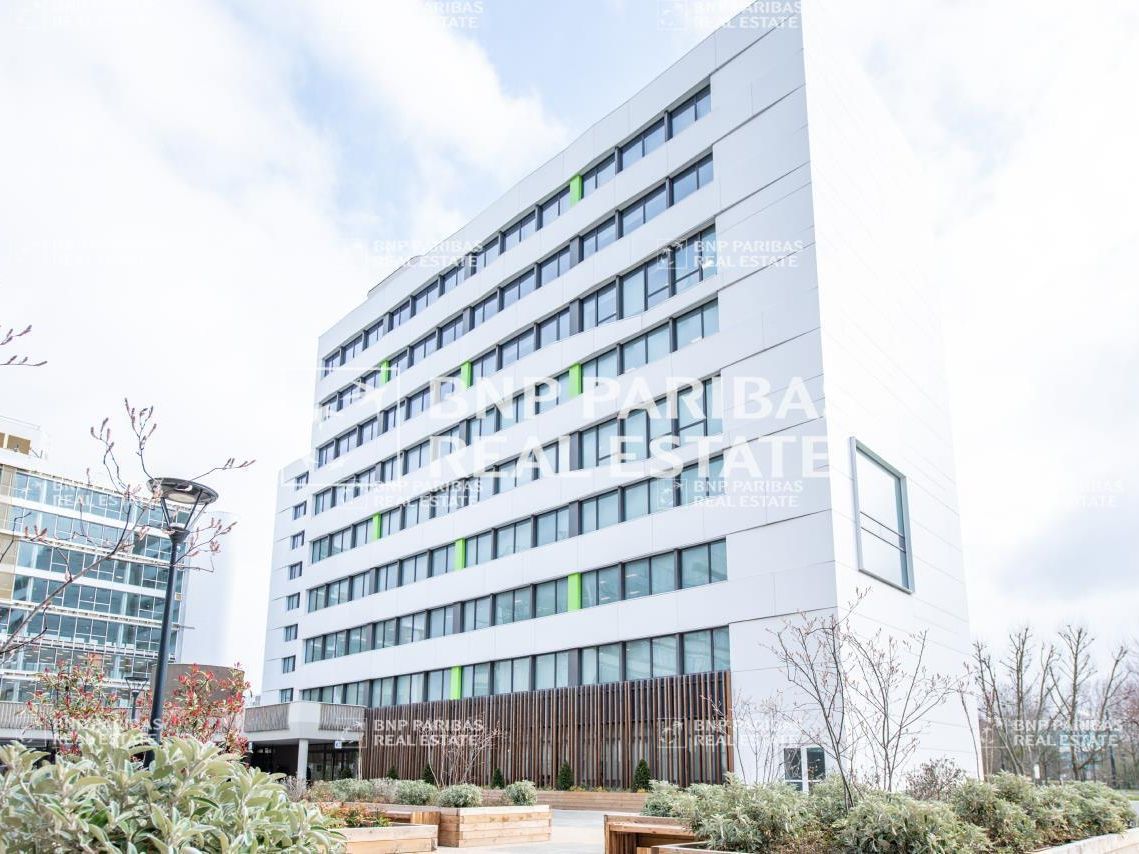 5463.7 m² pour ce bureaux en location à Guyancourt