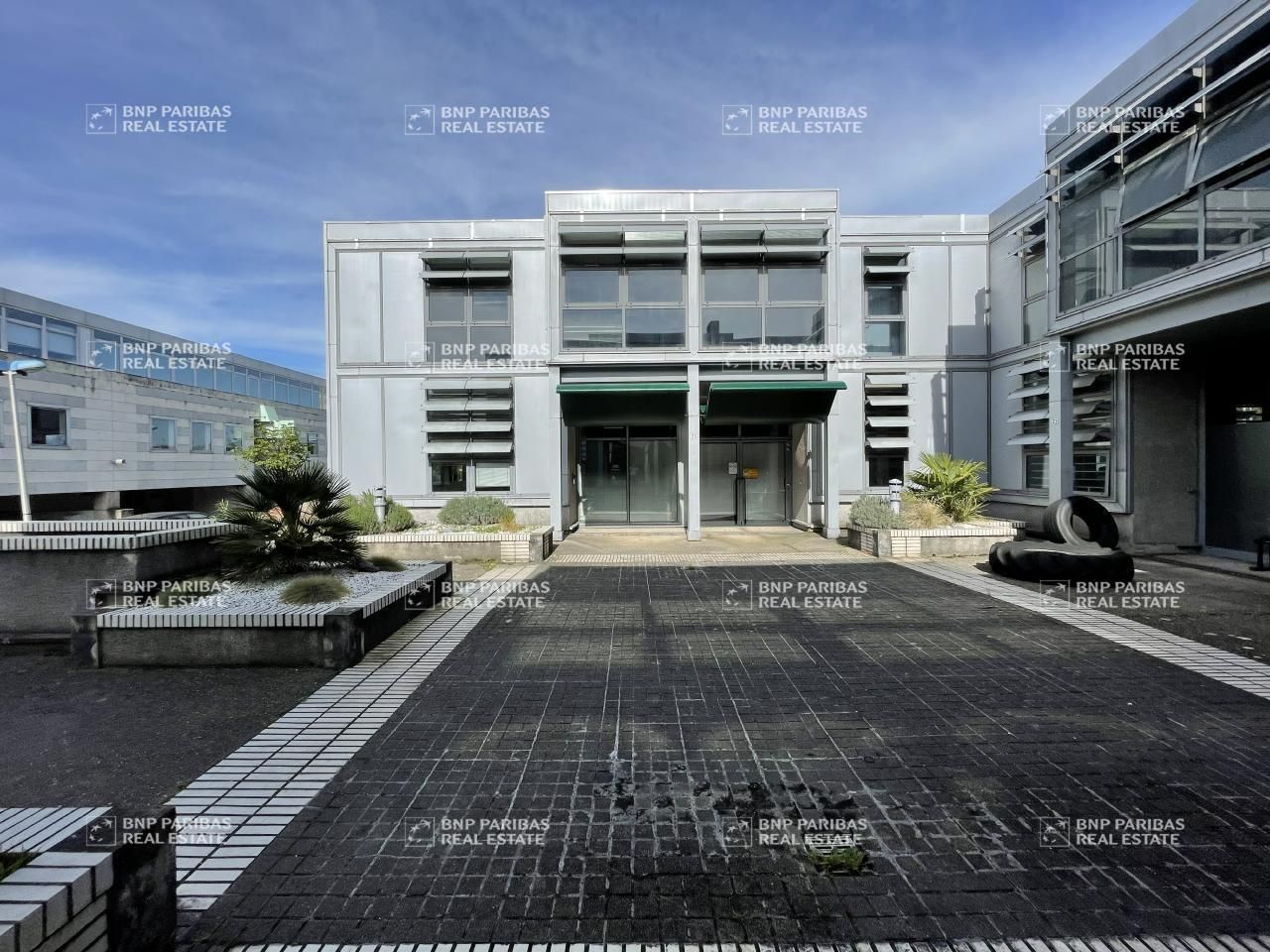 725 m² pour ce activité en location à Sucy-en-brie