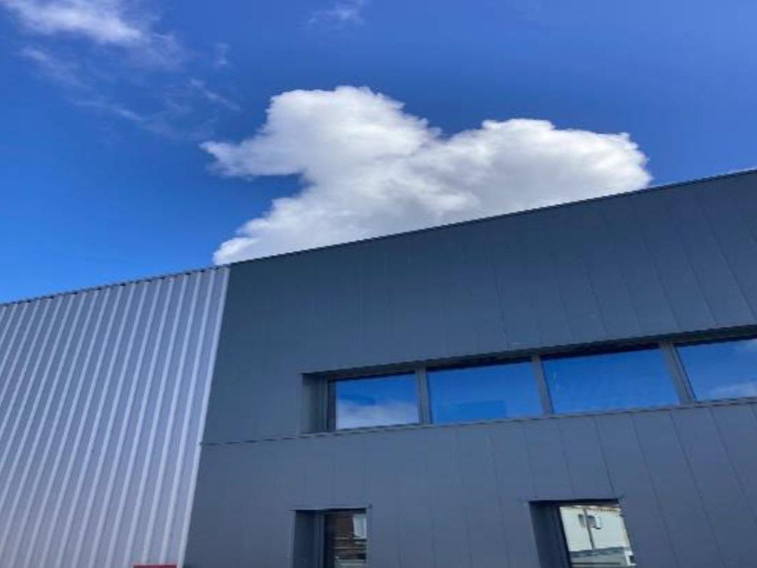 10690 m² pour cetentrepôts classe b en location à Val-de-reuil