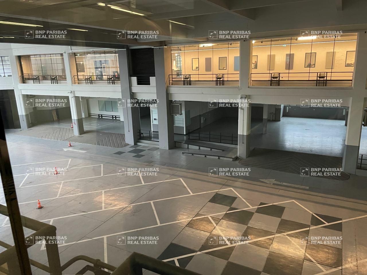 1057 m² pour ce bureaux en location à Lyon