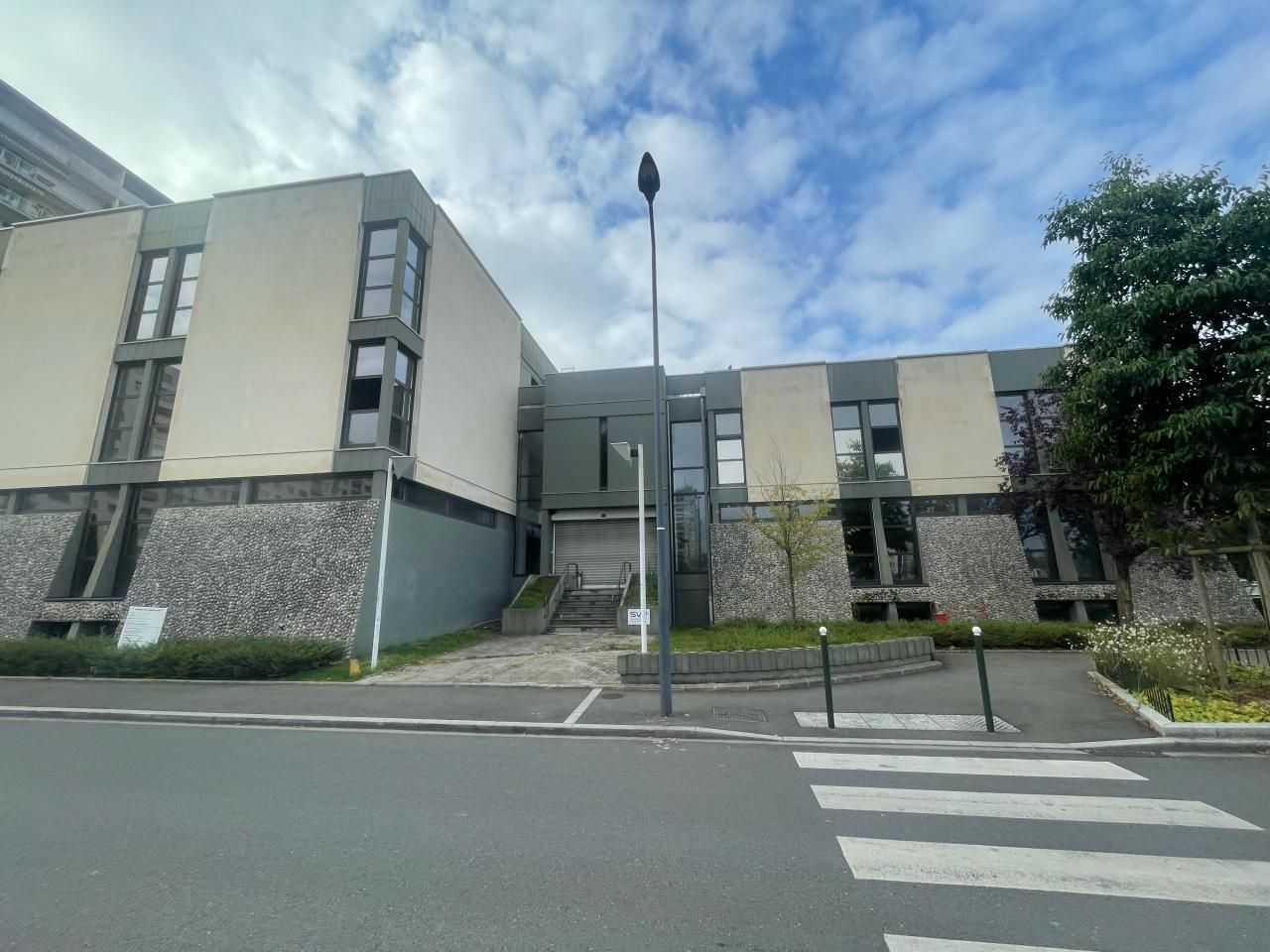 Location Bureaux 1765.11 m² divisibles 45000 Orléans