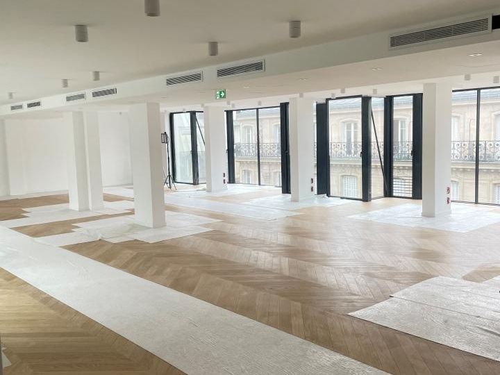 943 m² pour ce bureaux en location à Paris