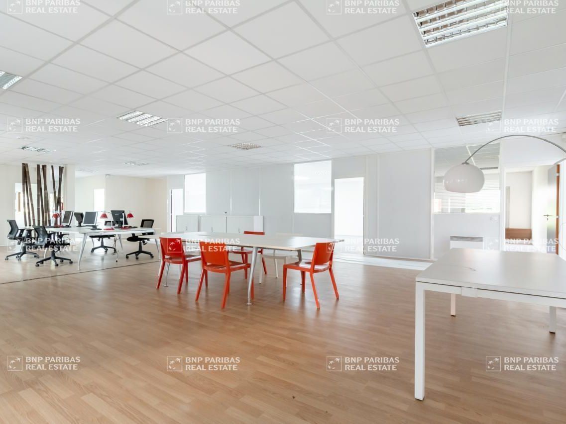 Location Bureaux 1058 m² divisibles 78190 Trappes