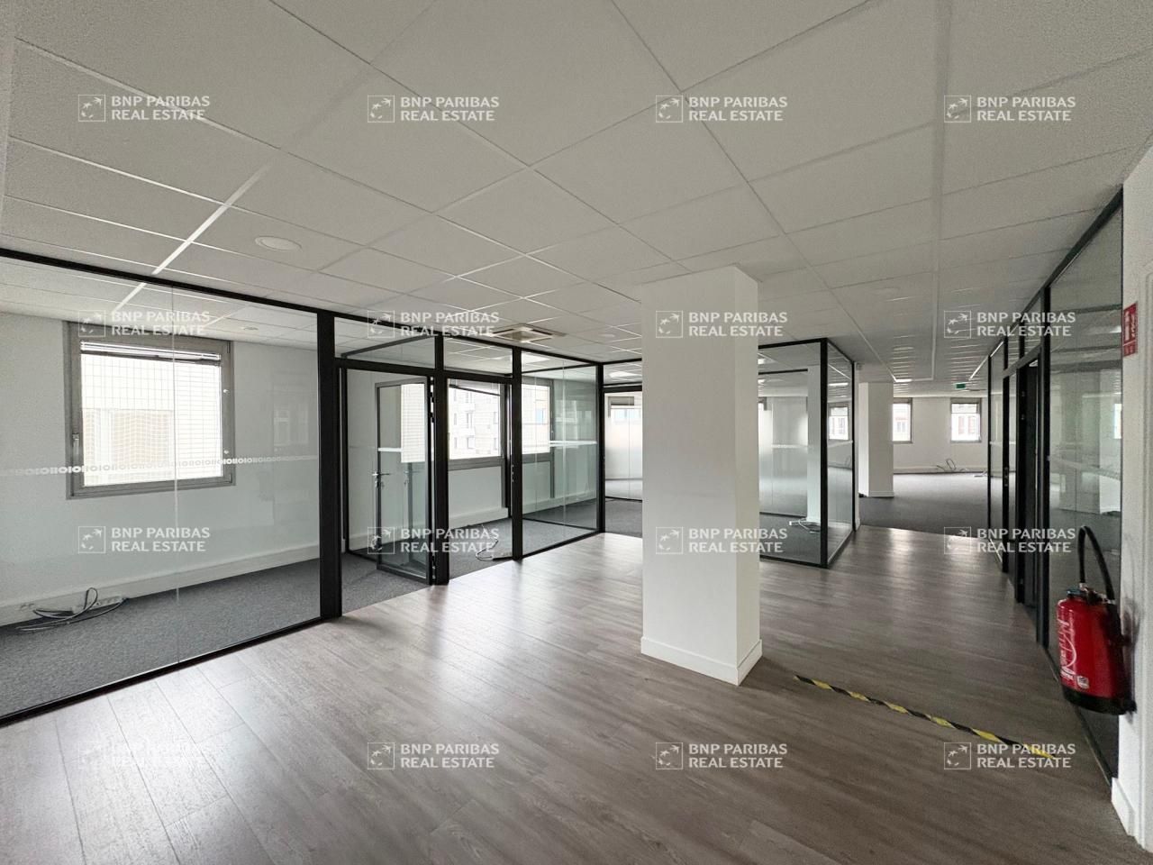 300 m² pour ce bureaux en location à Montigny le bretonneux