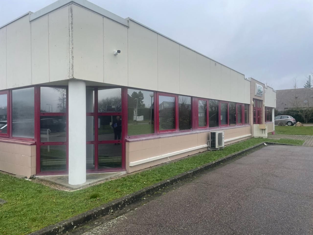 550 m² pour ce bureaux en location à La chapelle saint mesmin