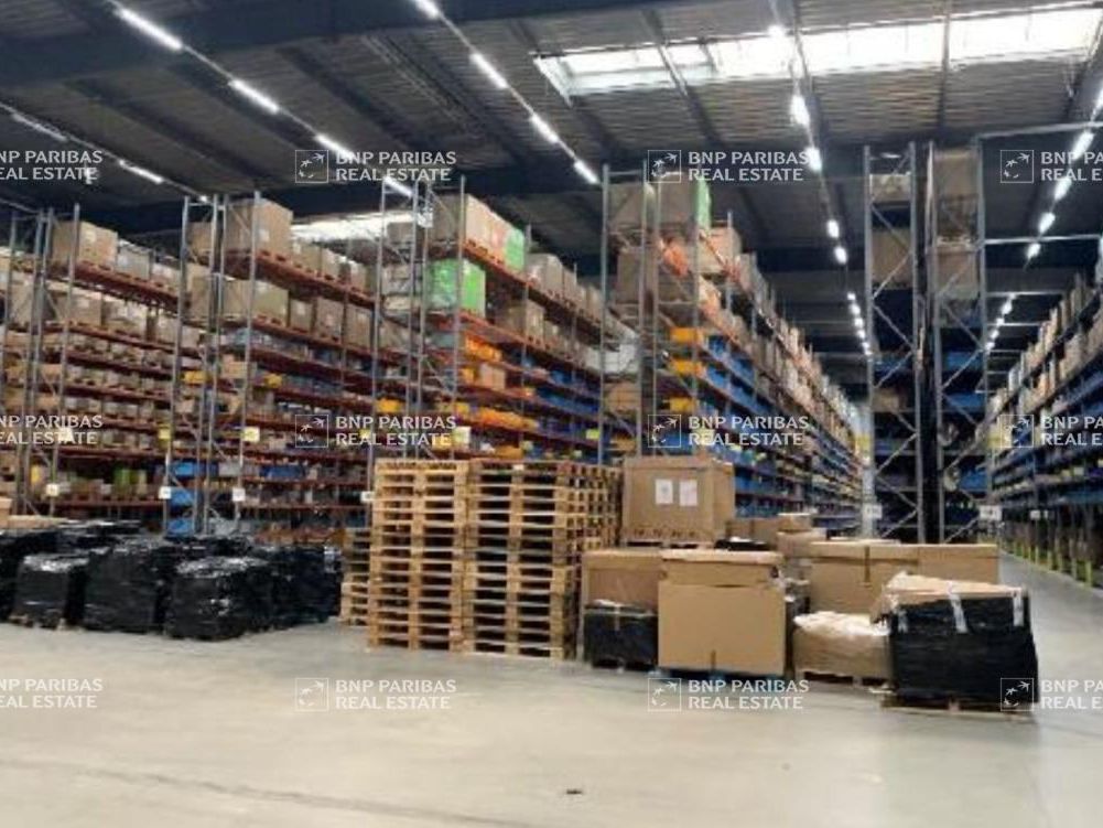 20774 m² pour cetentrepôts classe b en location à La chaussée-saint-victor