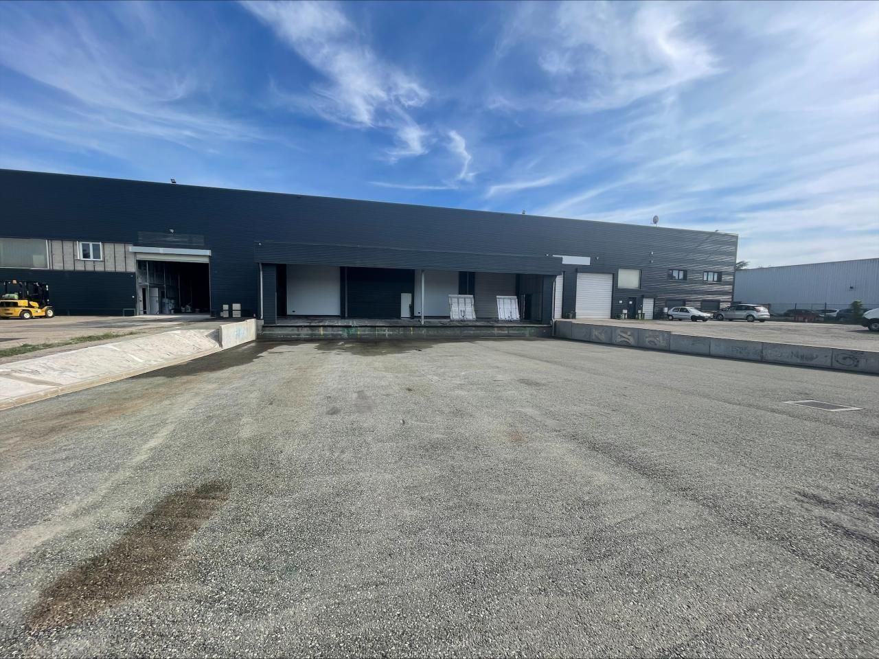 Location PME-PMI 1045 m² non divisibles 95310 Saint-ouen-l'aumône