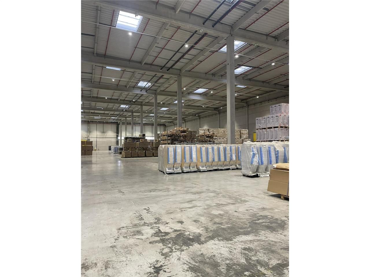 12827 m² pour cetentrepôts classe a en location à Dourges