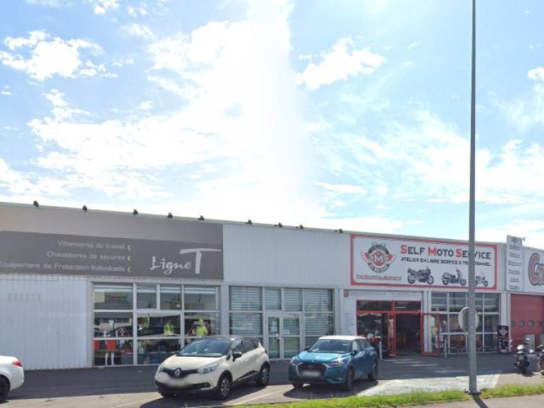 1328 m² pour ce local commercial en location à Toulouse