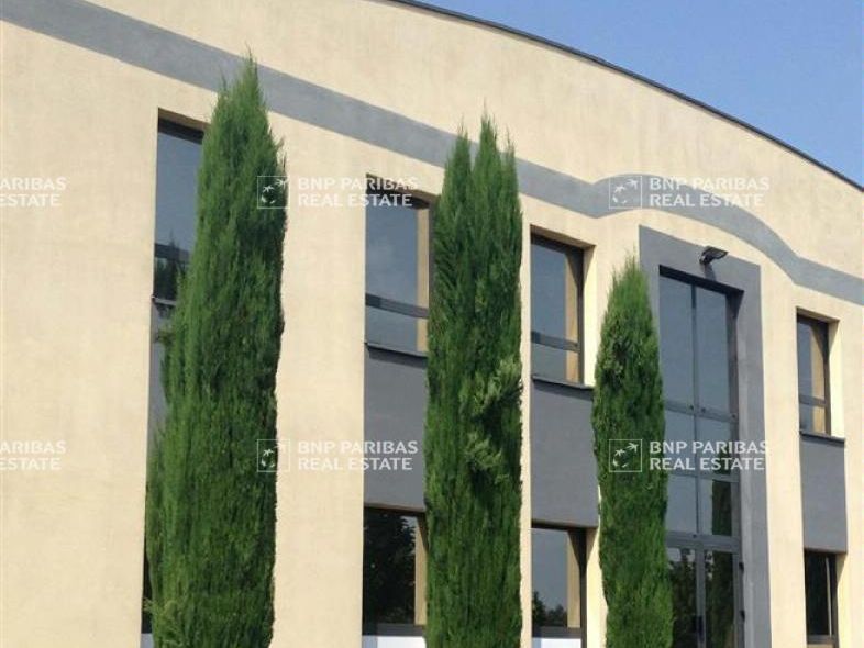 1440 m² pour ce activité en location à Arnas