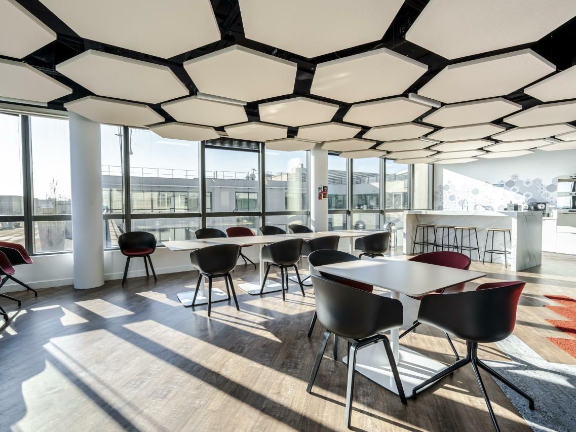 12566.9 m² pour ce bureaux en location à Saint-denis