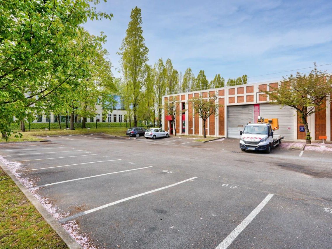 Location PME-PMI 1460 m² divisibles 95610 Éragny