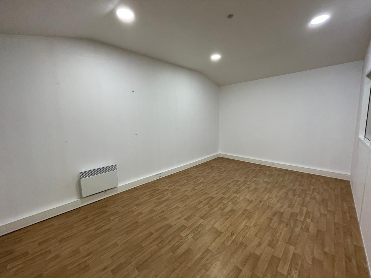 200 m² pour ce activité en location à Petit couronne