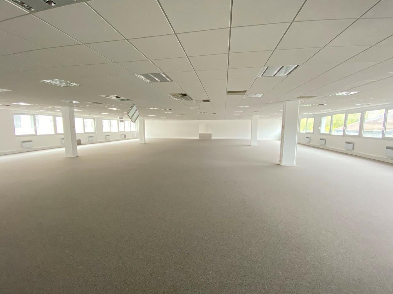 1274 m² pour ce bureaux en location à Saint denis