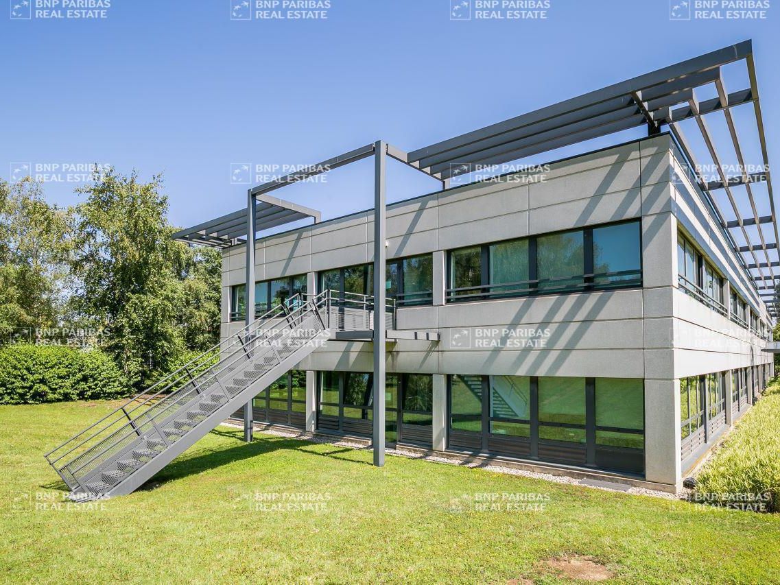 5972 m² pour ce bureaux en location à Saint-priest