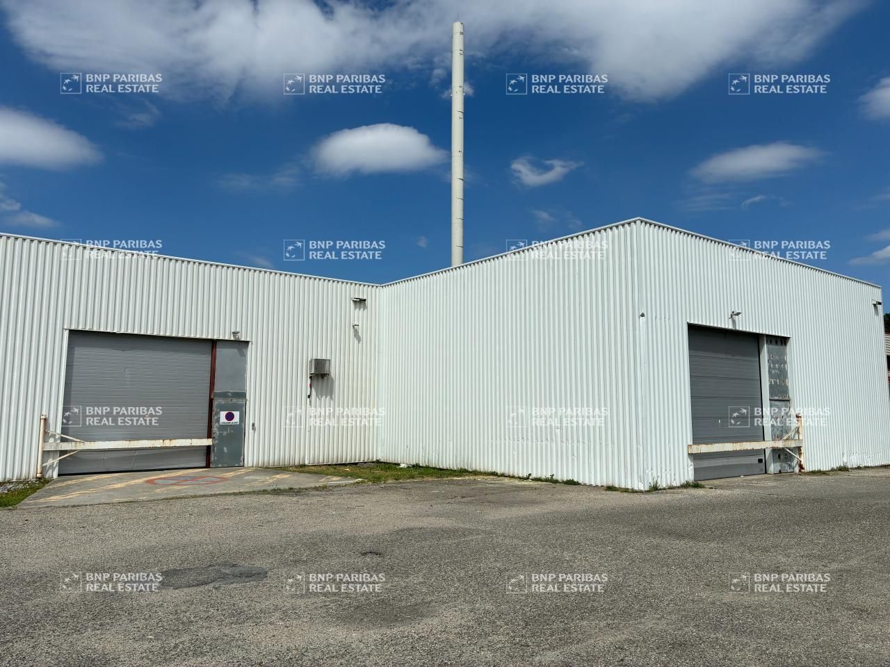 2100 m² pour ce activité en location à Pessac