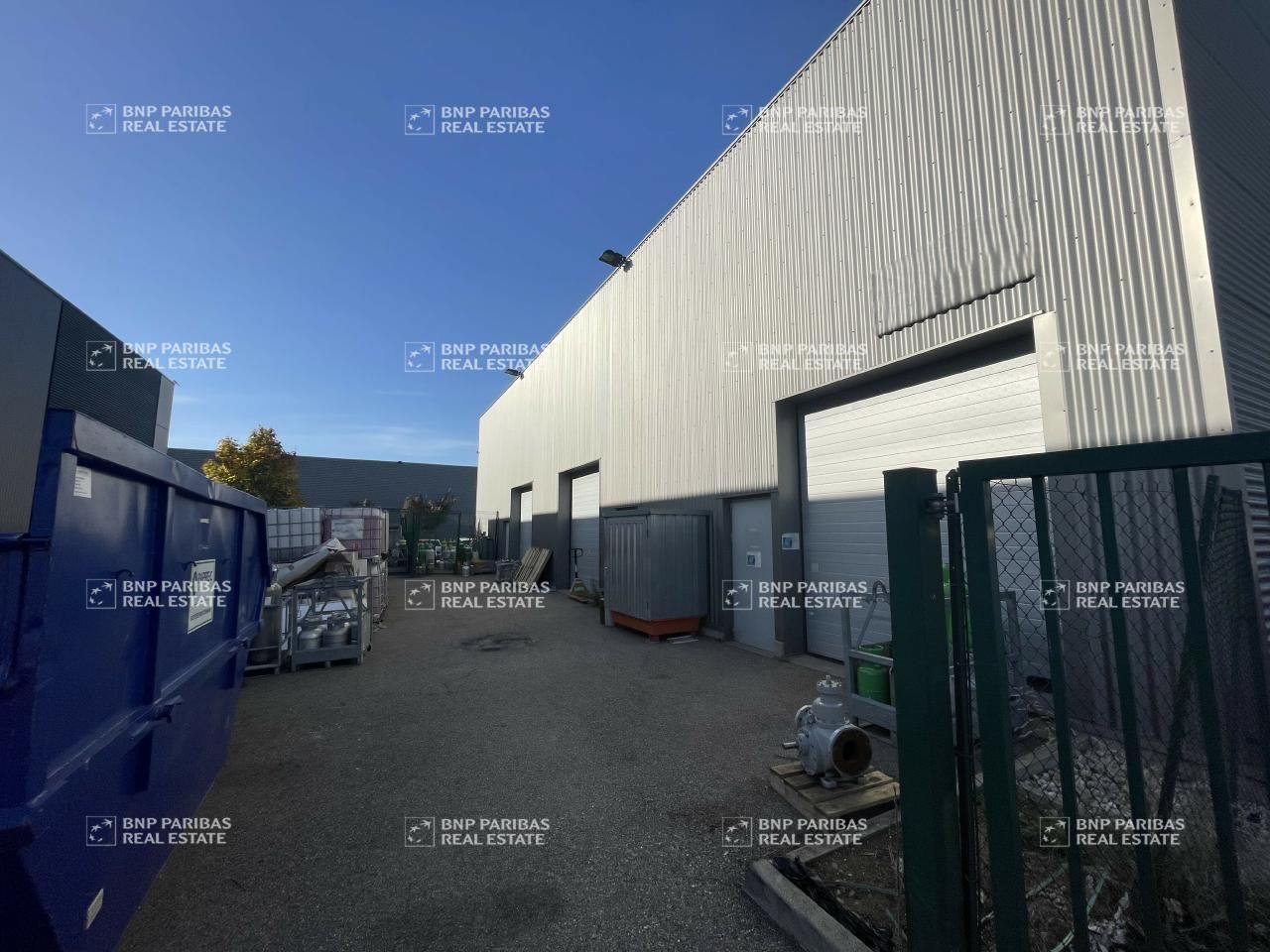 1293.5 m² pour ce activité en location à Saint-priest