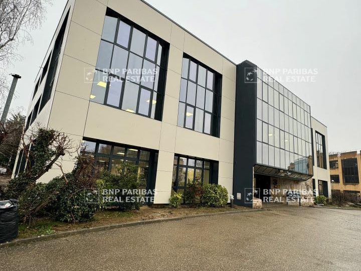 1383 m² pour ce bureaux en location à Saint-didier-au-mont-d'or