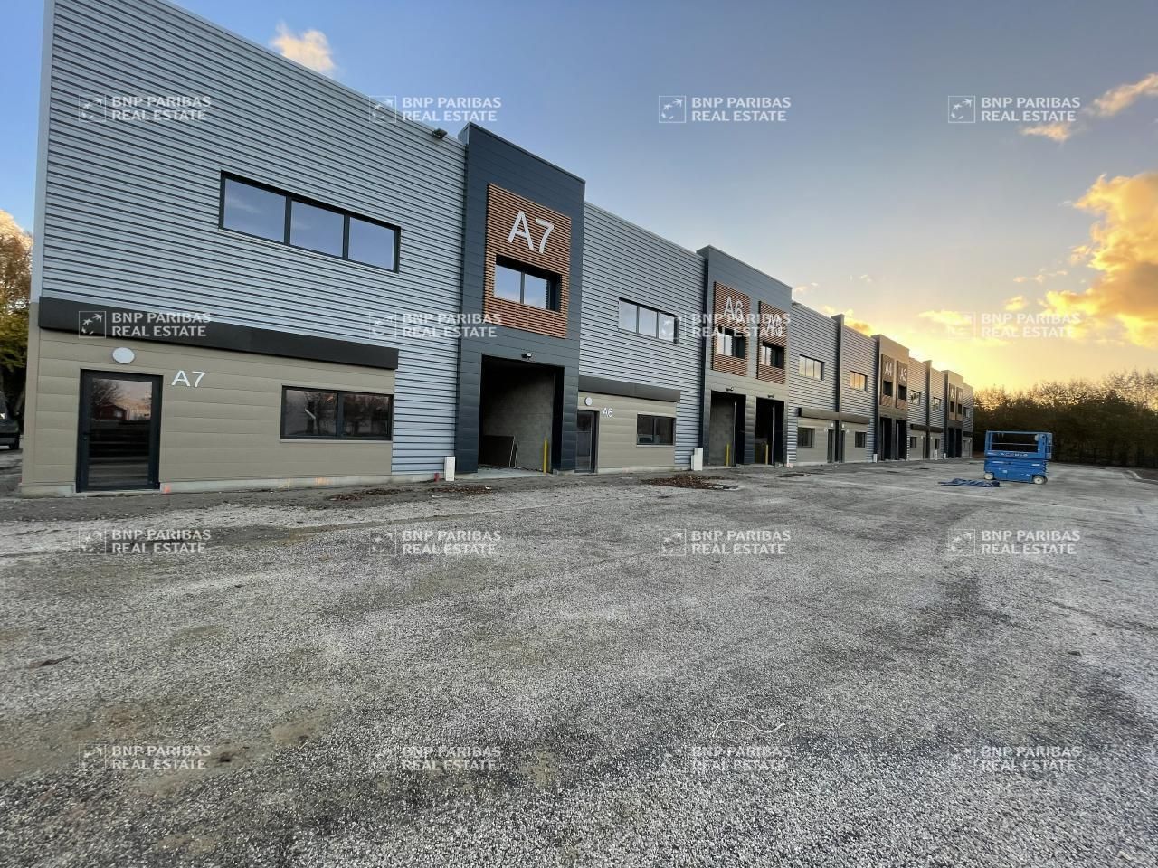 Location PME-PMI 458 m² divisibles 77600 Bussy-saint-georges
