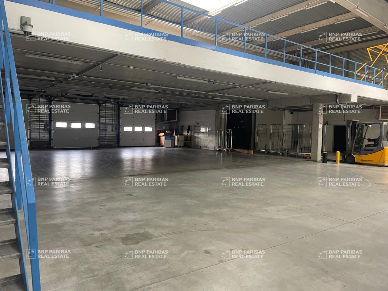 12063 m² pour cetentrepôts classe a en location à La chaussée-saint-victor