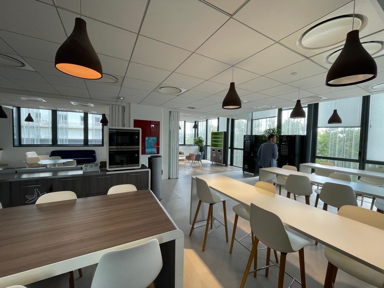 4594.49 m² pour ce bureaux en location à Rouen