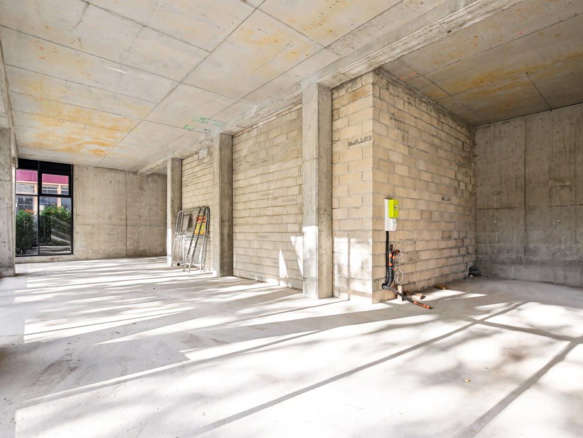 818 m² pour ce bureaux en vente à Île-saint-denis