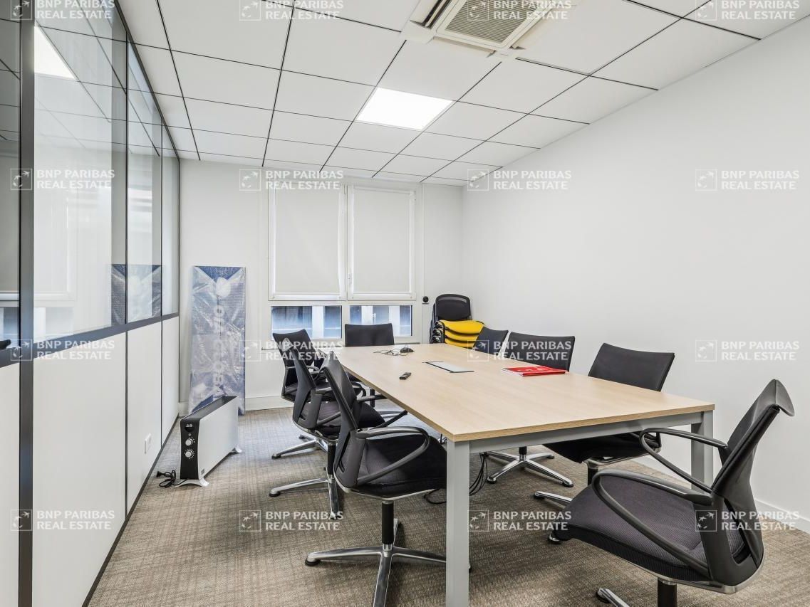 212 m² pour ce bureaux en location à Arcueil