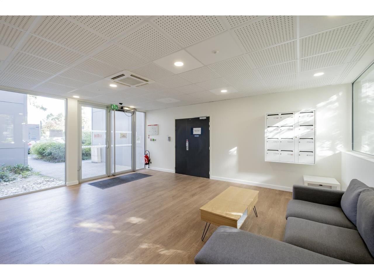 586 m² pour ce bureaux en location à Canéjan