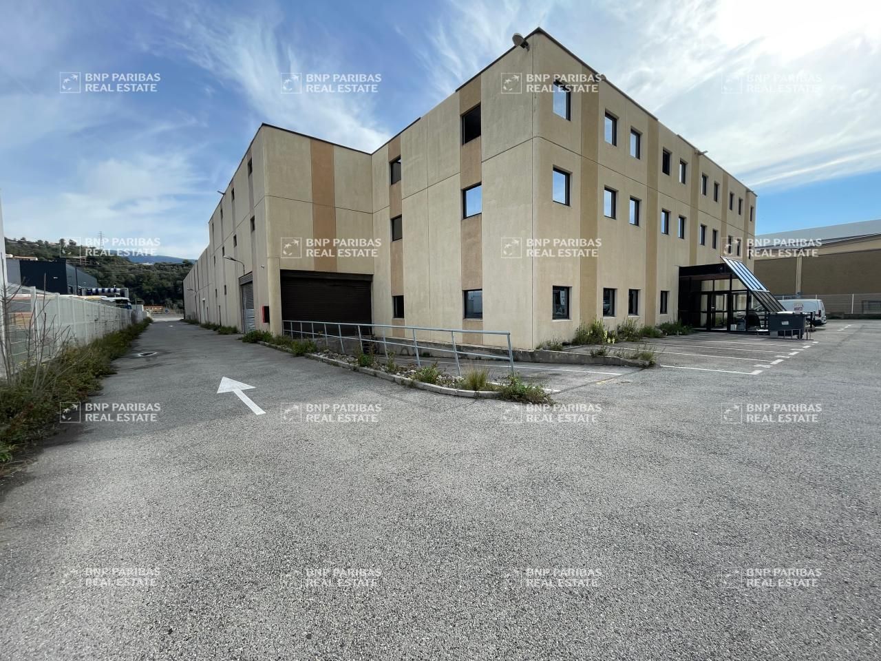 3724 m² pour ce activité en location à Carros