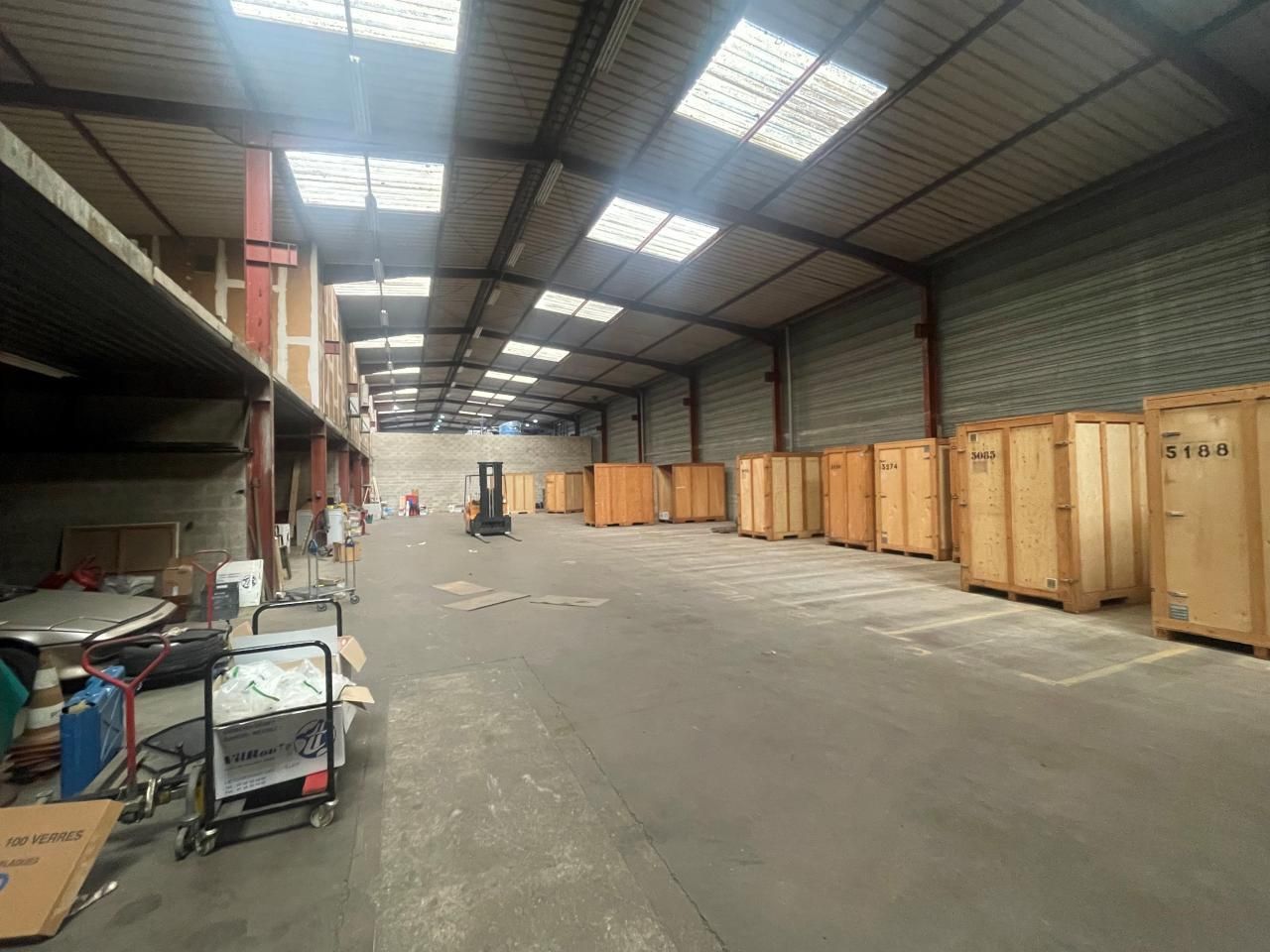 947.65 m² pour ce activité en location à Élancourt
