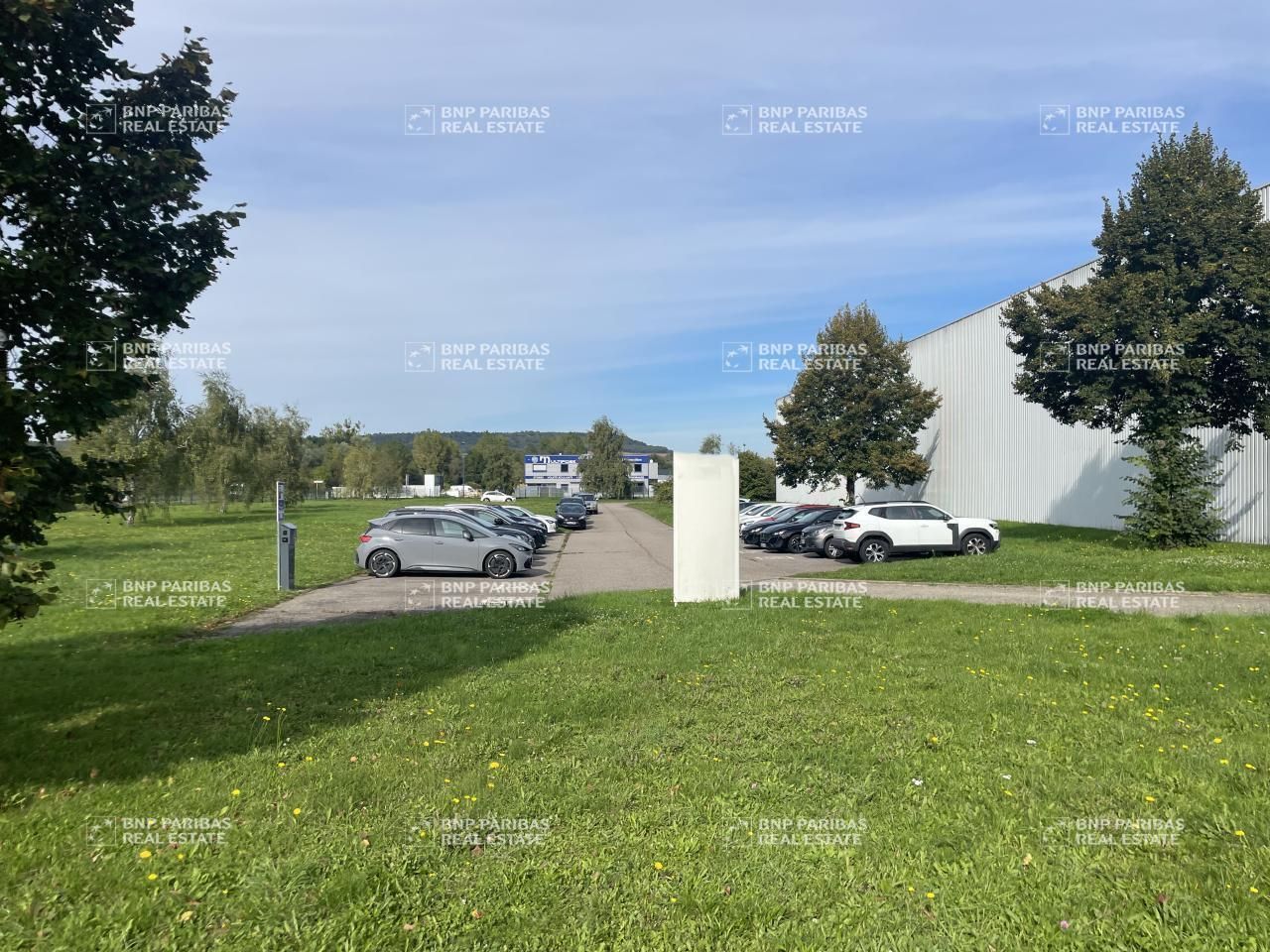 2100 m² pour ce bureaux en location à Millery