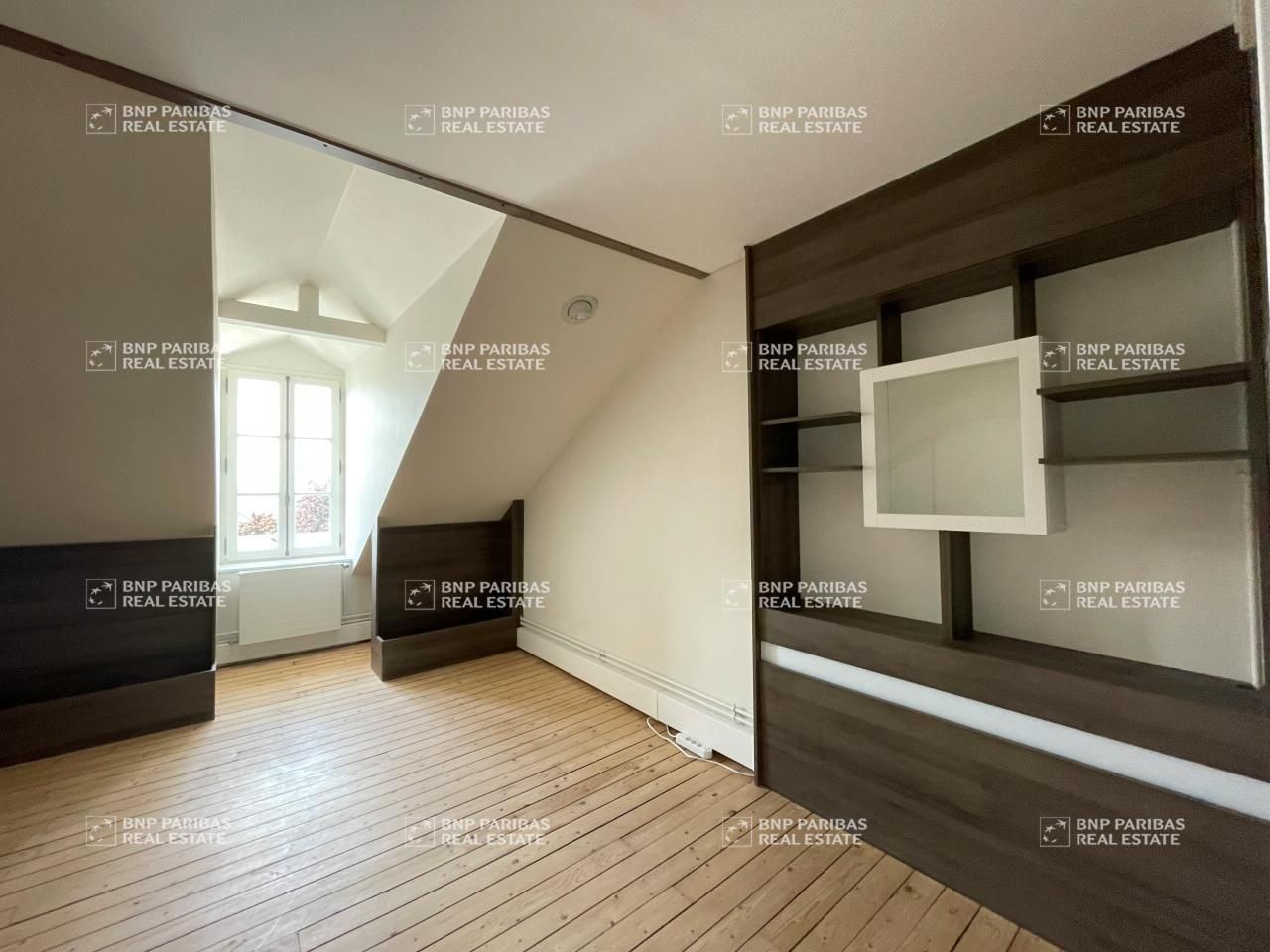 94 m² pour ce bureaux en location à Orléans