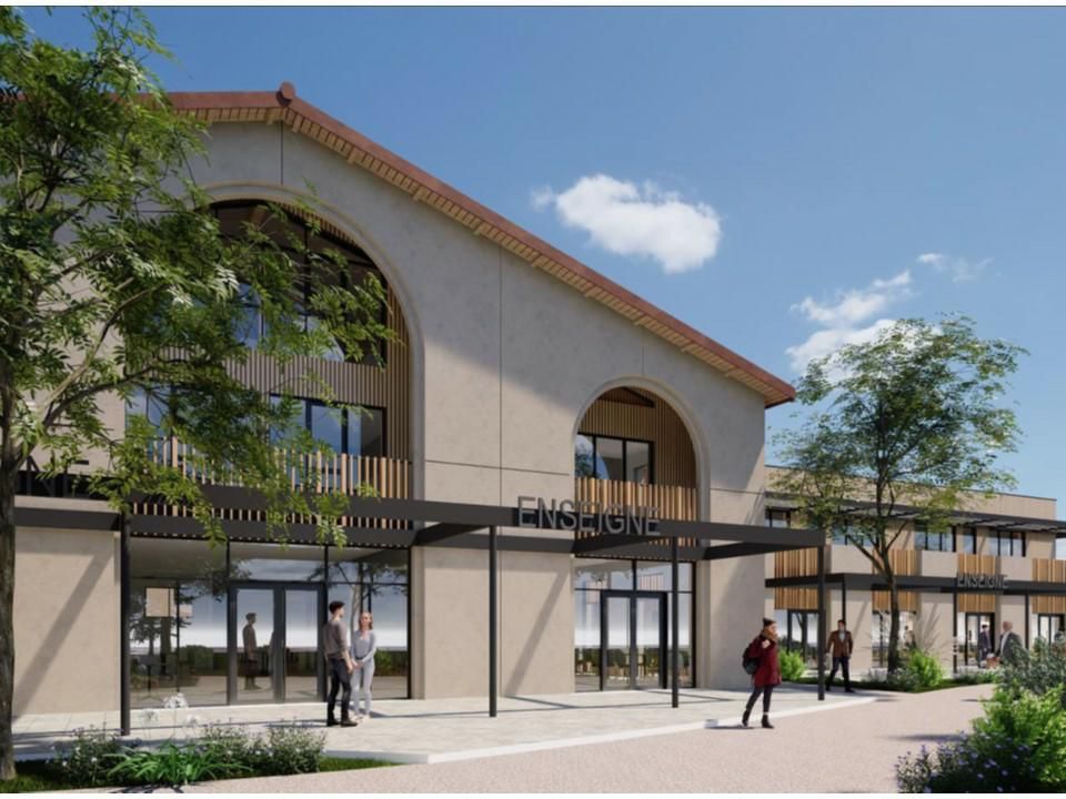 1398 m² pour ce bureaux en location à Aubagne