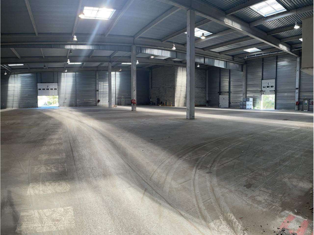 7311 m² pour cetentrepôts classe b en location à Cestas