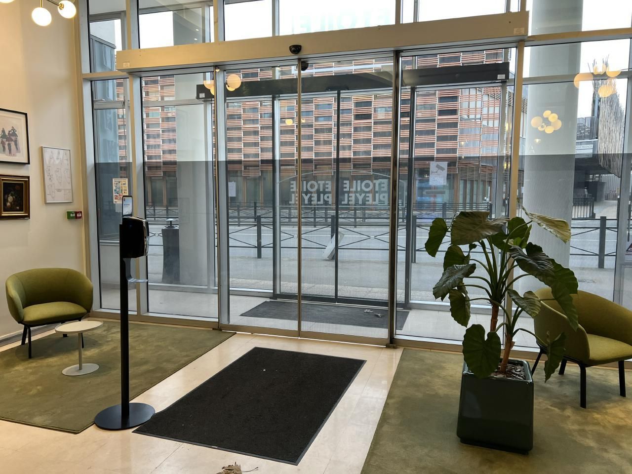 870 m² pour ce bureaux en location à Saint-denis