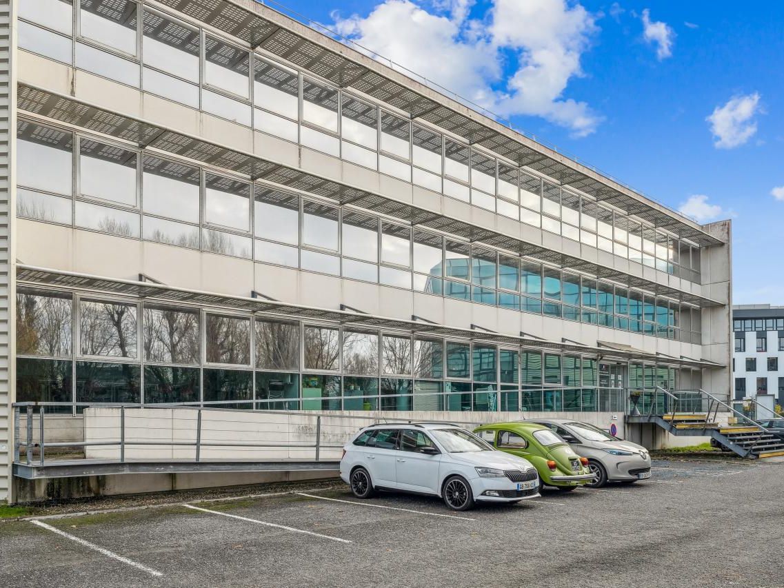 Location Bureaux 1955 m² divisibles 33520 Bruges