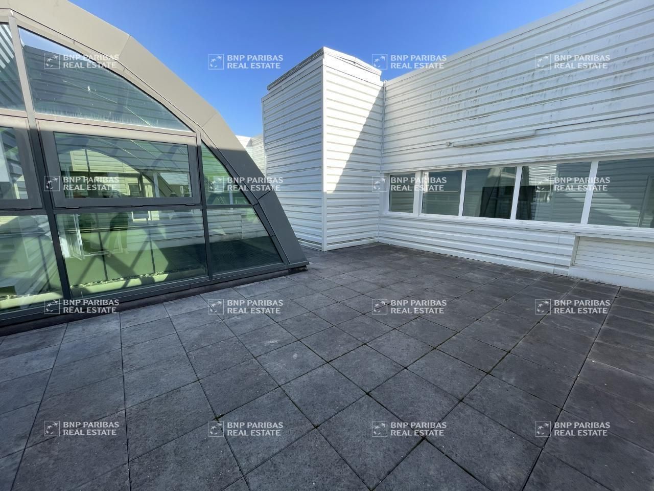 1180 m² pour ce bureaux en location à Saint gregoire