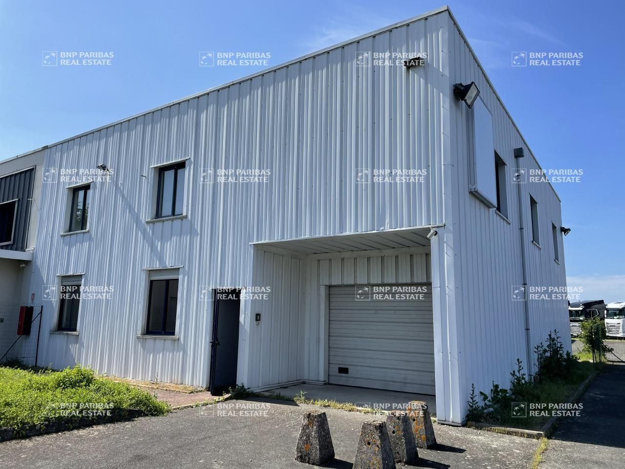 549 m² pour ce bureaux en vente à Ormes