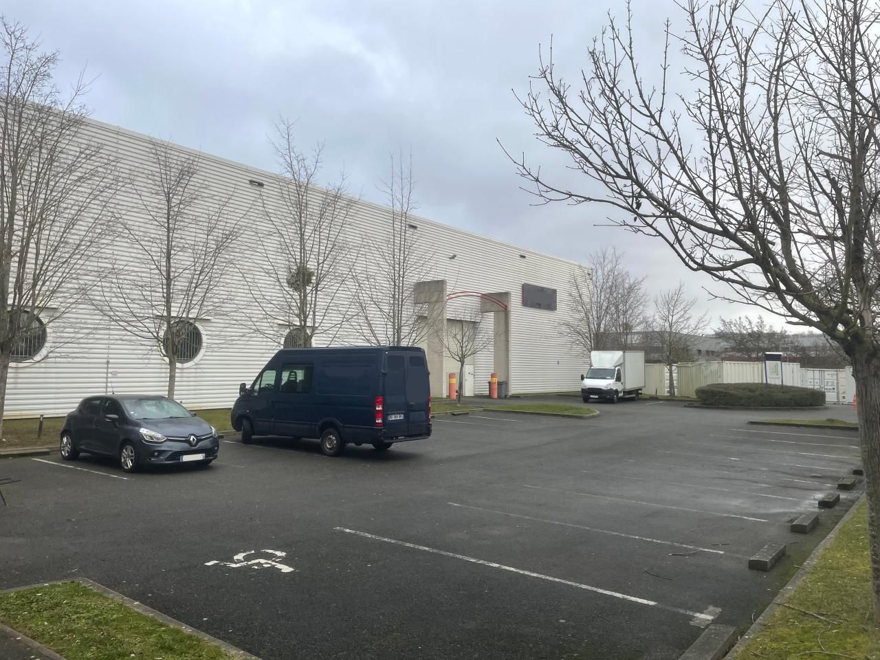 5938 m² pour cetentrepôts classe c en location à Poissy