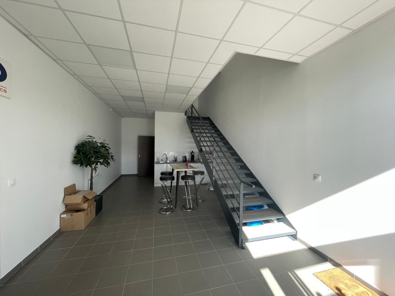 293 m² pour ce pme-pmi en location à Saint-cyr-l'école