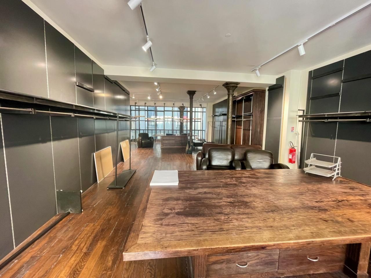 99 m² pour ce bureaux en location à Paris