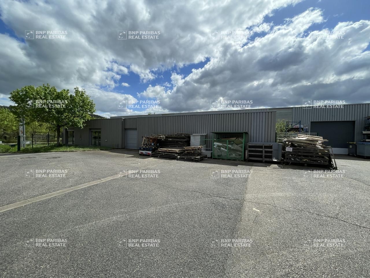 916 m² pour ce activité en vente à Pompey