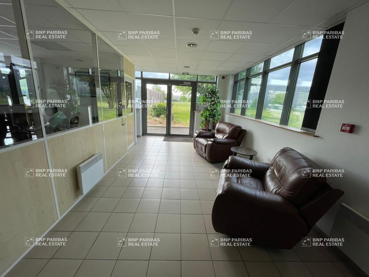 2150 m² pour ce activité en location à Douvrin