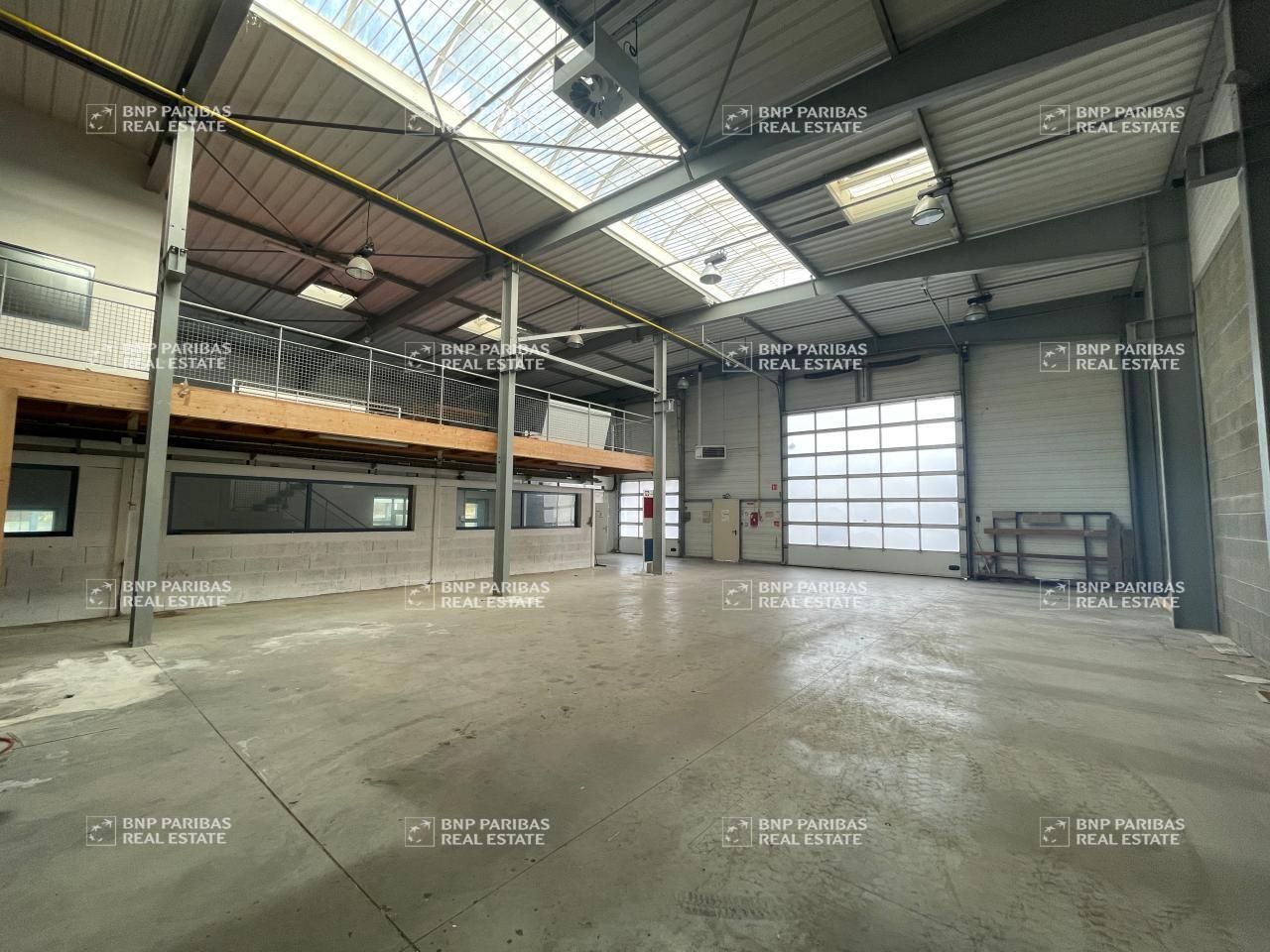Location Activité 1597 m² divisibles 35500 Vitre