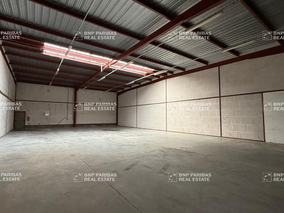 591 m² pour ce pme-pmi en location à Buc