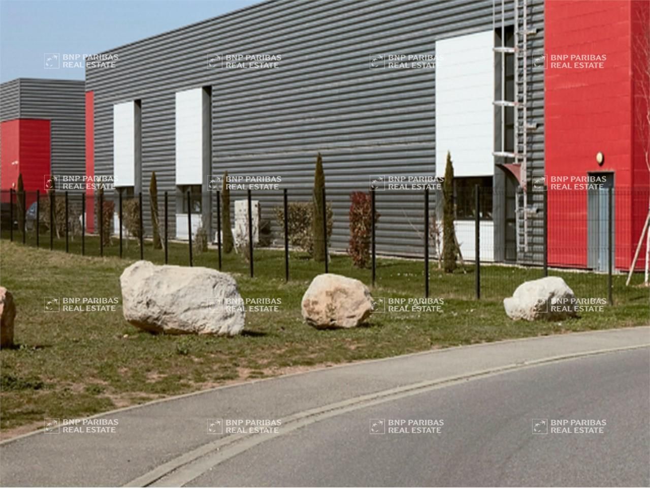 598 m² pour ce activité en location à Saint-priest