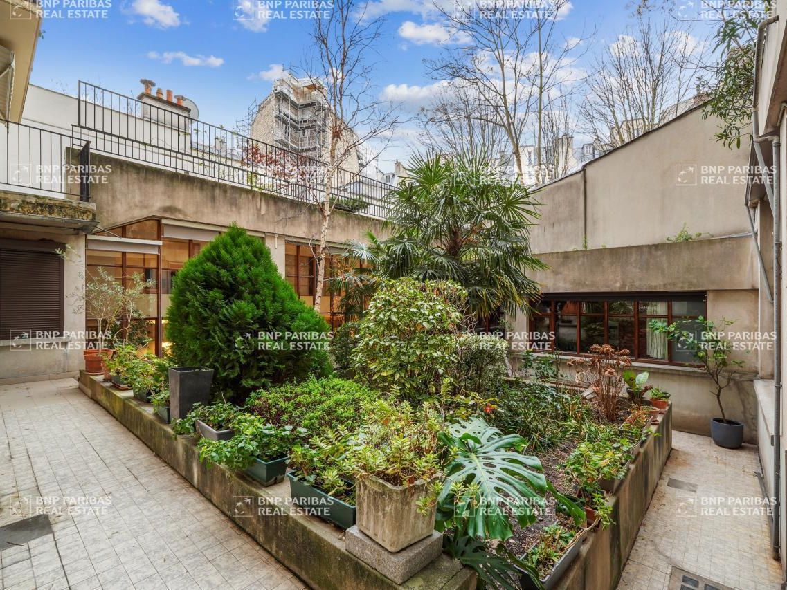 70 m² pour ce bureaux en location à Paris